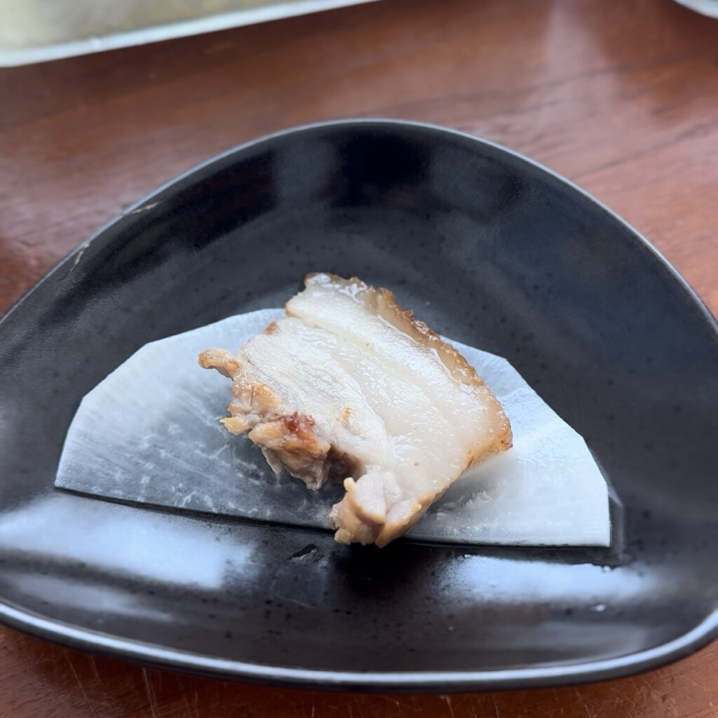 Wrapping grilled pork belly with Korean pickled radish.