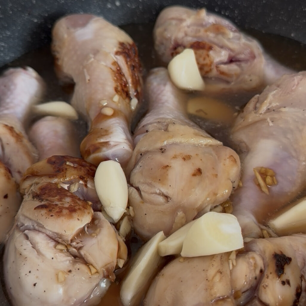Adding soy sauce braising sauce to the chicken