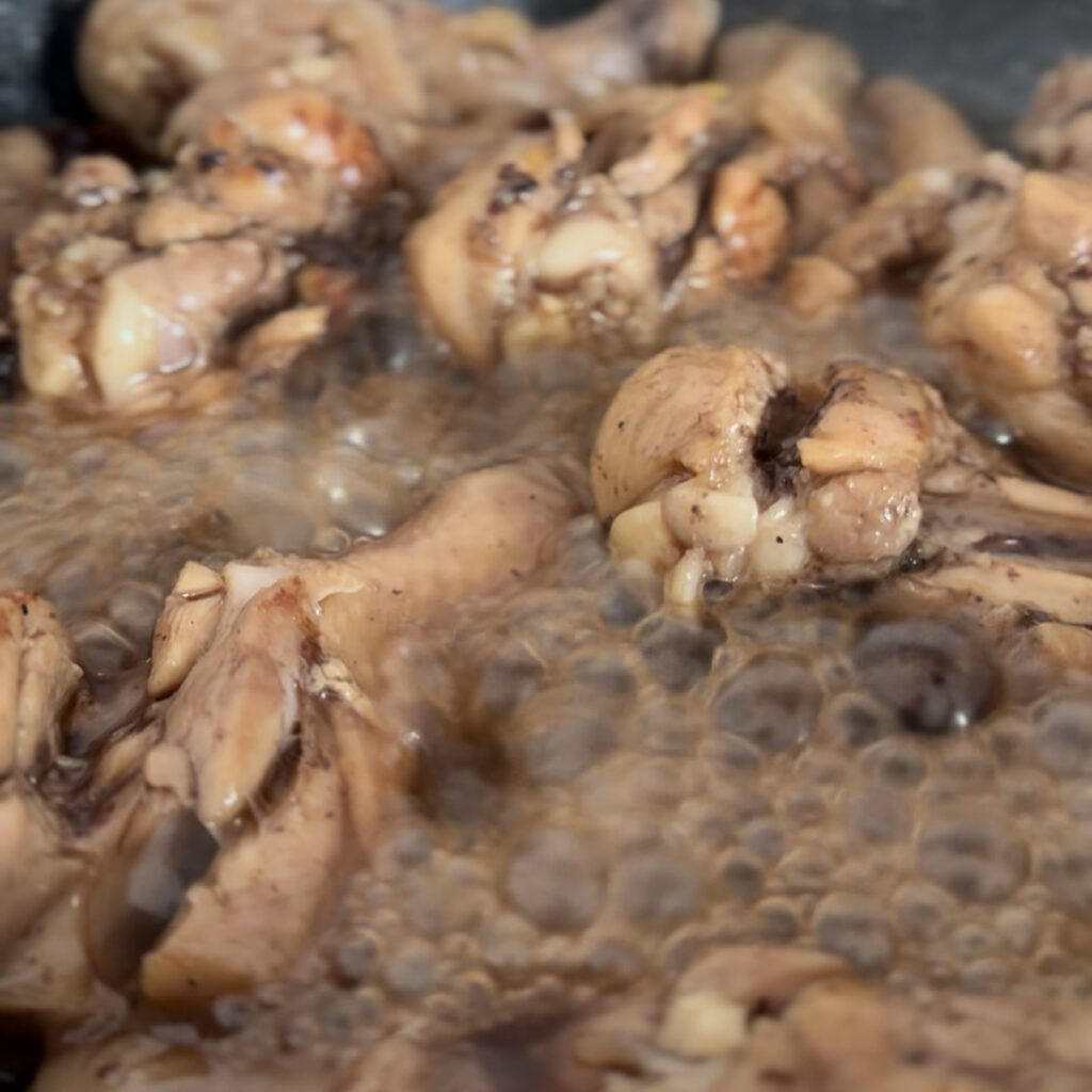 Braising chicken drumsticks in soy sauce