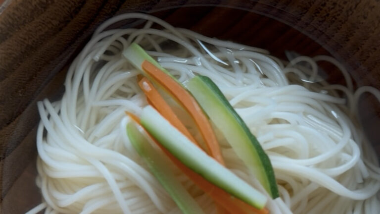 Easy Korean Noodle Soup (Janchi Guksu)