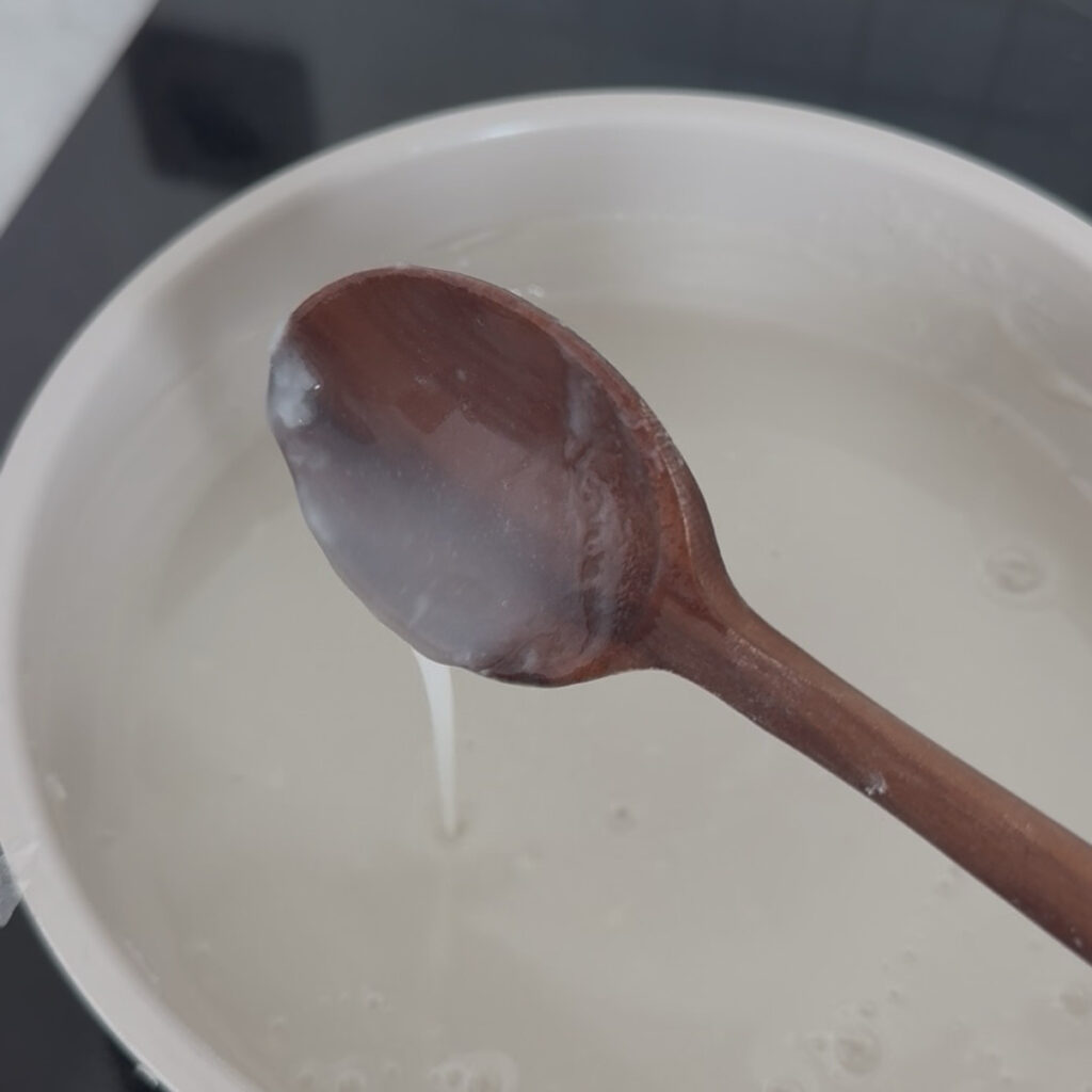 Making a simple flour paste for kimchi seasoning